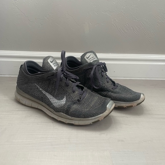 Women’s Silver Nike Running Shoe, Size 8, Little Sparkles Throughout the Shoe - Picture 3 of 8